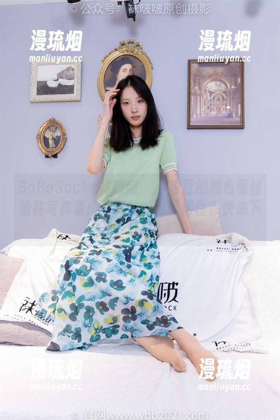 BoBoSocks袜啵啵-小甜豆 BoBoSocks袜啵啵 - 小甜豆的黑色蕾丝船袜写真集:你真的能抵挡得住?快来下载吧