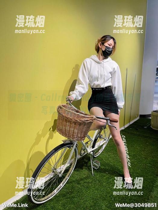 Callmecandy 微密圈 - Callmecandy的连衣裙传奇:写真图册中的甜蜜时光