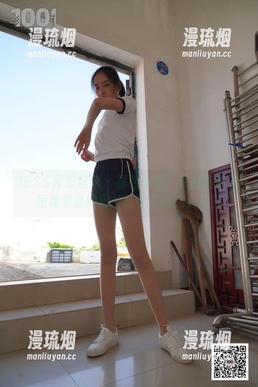 IESS异思趣向-晶晶 IESS异思趣向 - 福利来袭!晶晶露脐小短裙黑丝的图片怎么可以这么撩?
