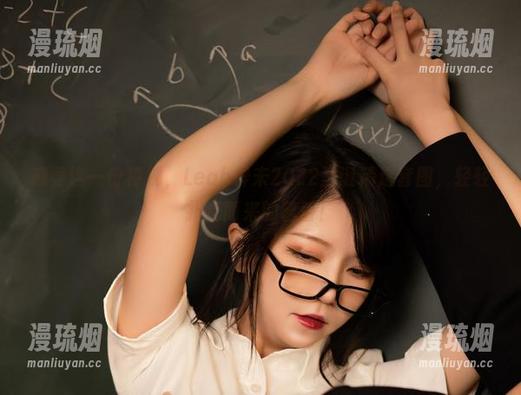 Leah梓未 感受这一份特别,Leah梓未2022圣诞精选套图,轻轻扑面而来的馨香!