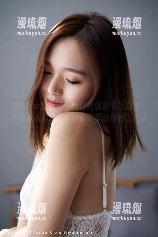 MiiTao蜜桃社-伊素妍 MiiTao蜜桃社 - 大口吃饭时千万别看!伊素妍私拍套装会让你嘴里的食物飞出来!