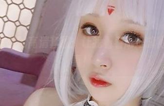 PAKI草莓酱的高清套图：让我看看靡烟旗袍里的小惊喜！