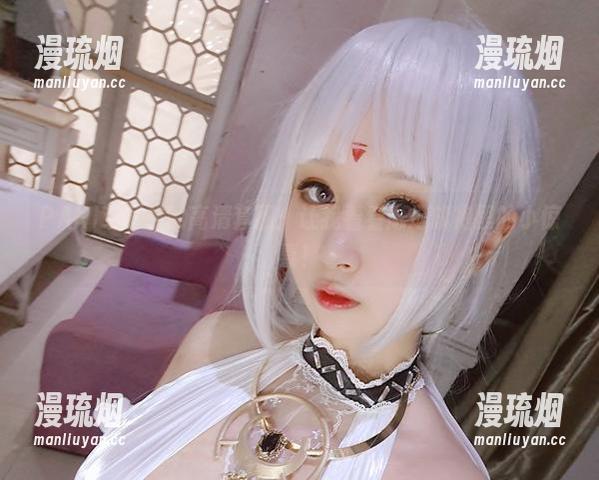 PAKI草莓酱 PAKI草莓酱的高清套图:让我看看靡烟旗袍里的小惊喜!