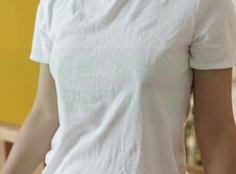 走进ROSI的原图，嫩学妹制服，感觉自己回到了那些年...