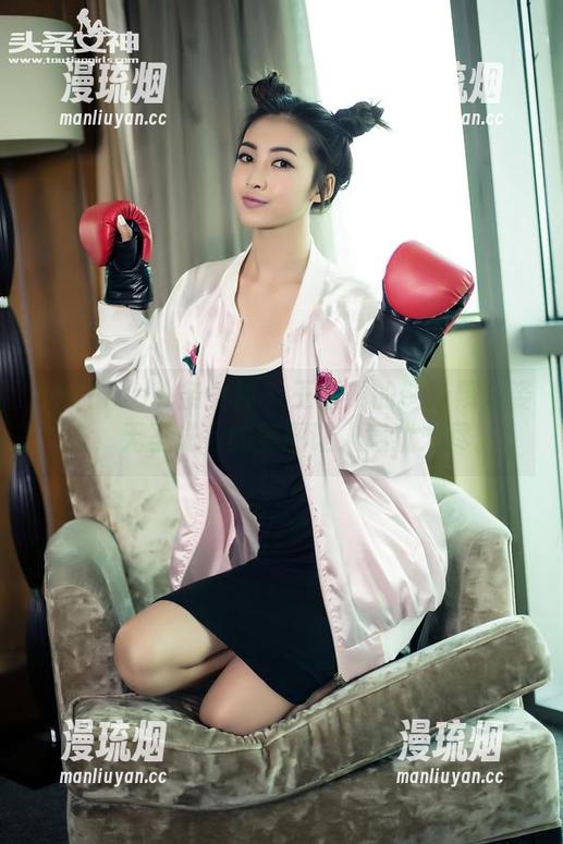 TouTiao头条女神-王紫琳 TouTiao头条女神 - 王紫琳的健身辣妹姿态,无圣光下的美图让人意犹未尽。