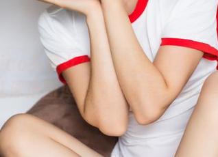 TouTiao头条女神 - 清凉一夏？不如说是迪爱儿泳池图库里的作品带来的小美好！