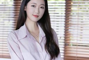 Xiuren秀人网 - 是小逗逗长腿图册：腿与光影的对话，每张都让人心跳加速，哦，那一瞬间的美！
