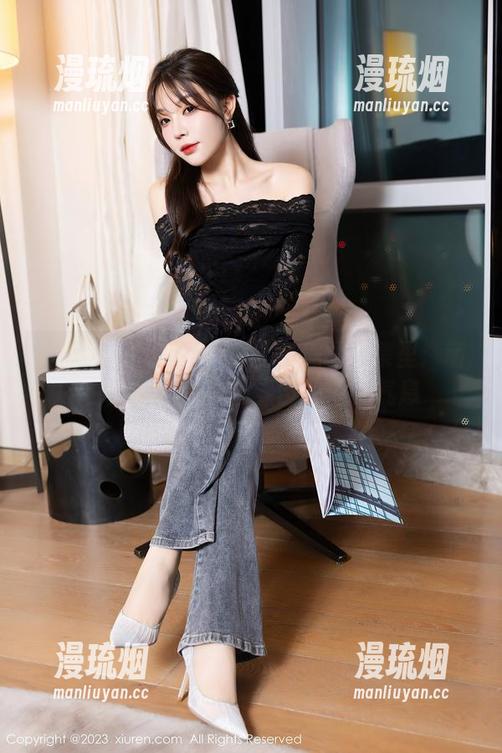 Xiuren秀人网 - 挣扎在美图合集里：萌白酱那条水手服穿出的青春气息