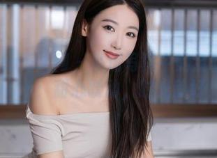 Xiuren秀人网 - 私房写真中的金幼汐Vivian：甜心跃动，时光静好！