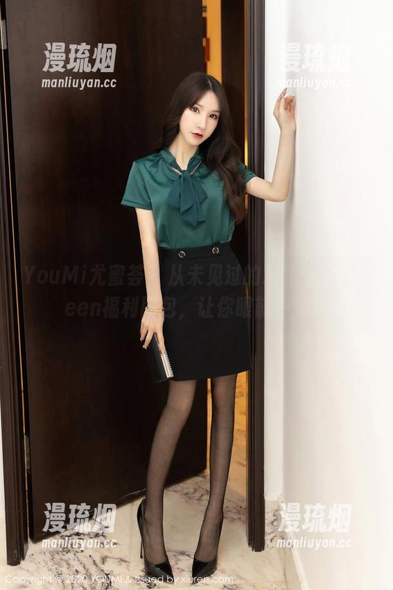 YouMi尤蜜荟-左冰Queen YouMi尤蜜荟 - 从未见过的JK!左冰Queen福利图包,让你眼前一亮!