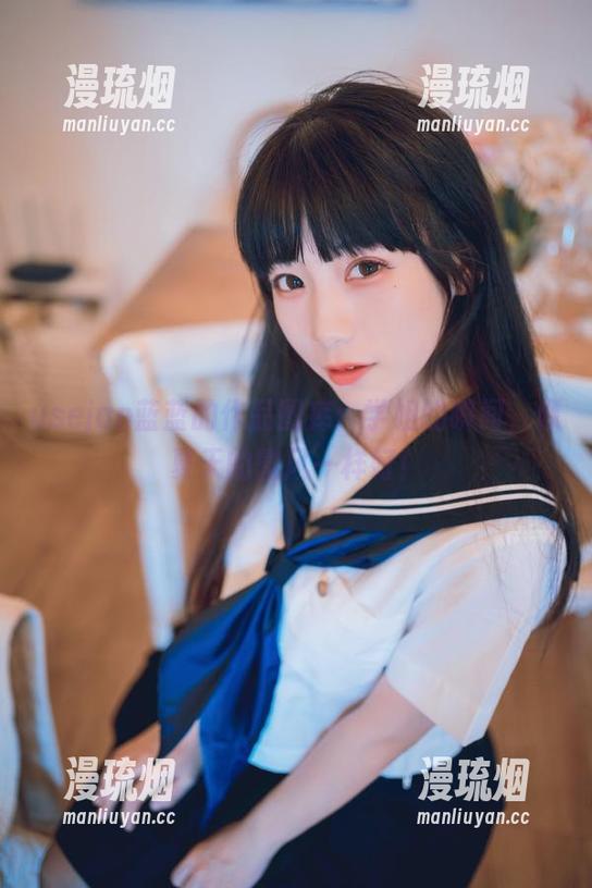 usejan蓝蓝 usejan蓝蓝的作品图库:学姐的瞬间,像夏天的微风一样好!