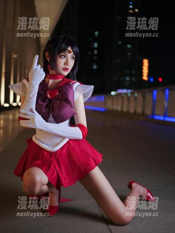 泳池边的奇葩瞬间：一米八的大梨子的原图大赏，作品集不看会后悔哦！