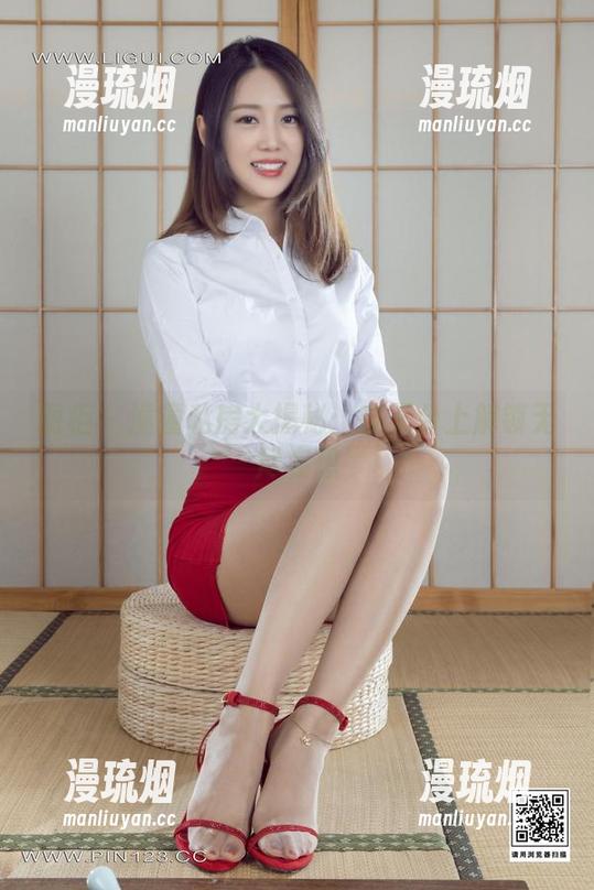 丽柜-潼潼 丽柜 - 潼潼私房大揭秘:在天台上解锁无尽妄想