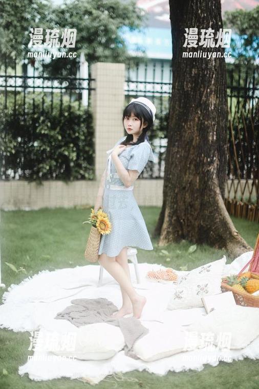 依依超级懒 更新啦!“依依超级懒”带来的温柔写真,蛮想咕噜过去,悄悄感受一番