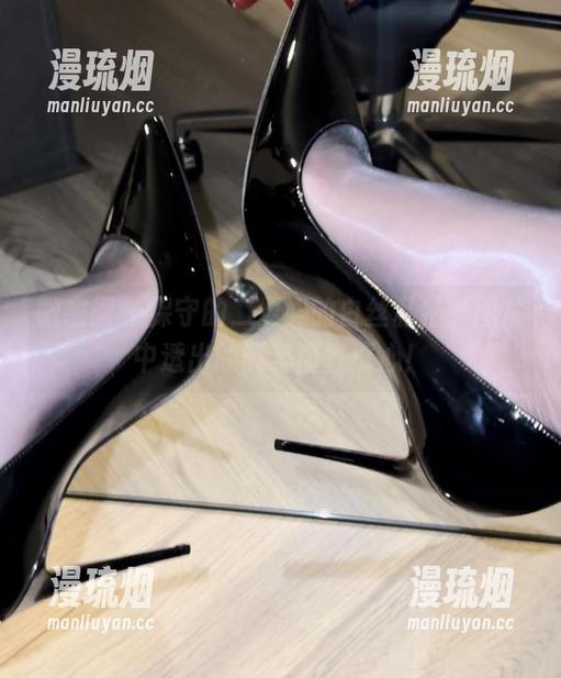 保守的二舅妈 微密圈 - 保守的二舅妈的白丝私拍,图片中透出的气氛简直抓心!