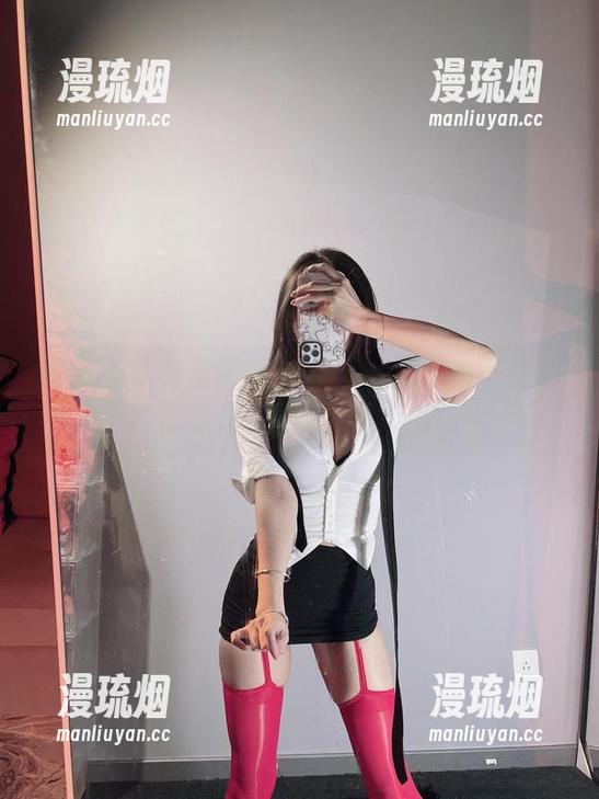 兔宝妮to 微密圈 - 兔宝妮to的花嫁合集:每一张照片都像是在诉说一个故事。