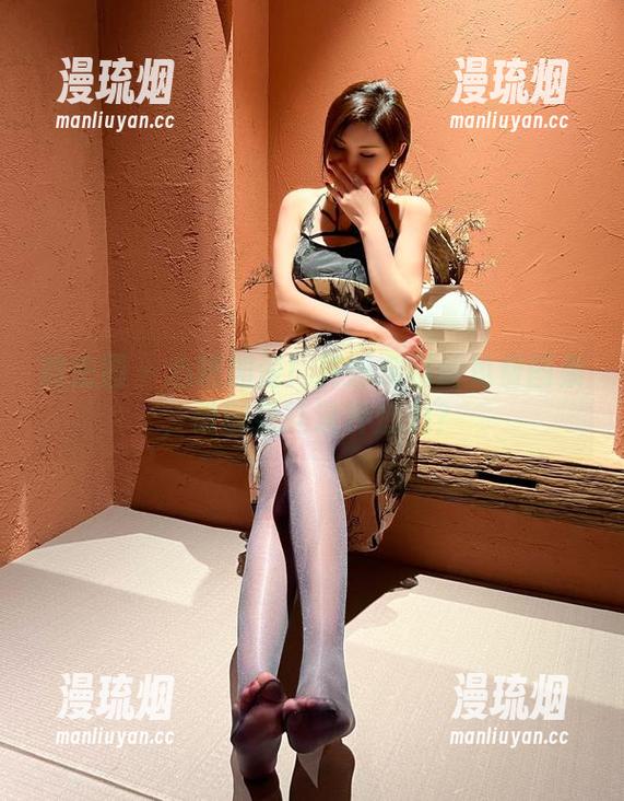微密圈 - 心跳加速！周妍希黑丝免费图集，谁能抵挡这种魅力？