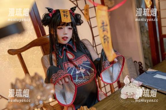 咬人小小兔 咬人小小兔太真实了,黑白配的高清cos让我忍不住想加入其中,一起妖艳一下!