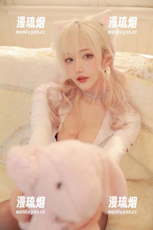 啾小妍Deer 私房风暴:啾小妍Deer泳装照带来的小小冲击