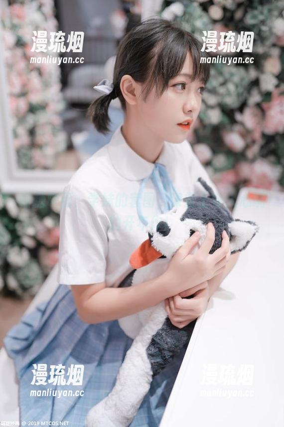 喵糖映画 喵糖映画:学妹的套图,课堂上令人心跳的开年作!
