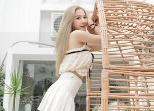 嗲囡囡 - 陈媚儿的美图分享：裸足之下，令人心动的小秘密