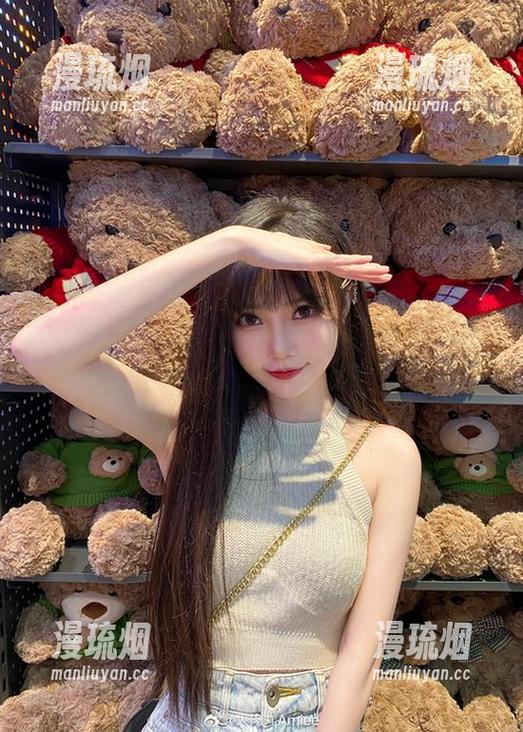 大肉丸Amiee 大肉丸Amiee天台全套写真:不就是些光与影的游戏吗?