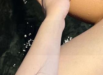 微密圈 - 奶雯的连衣裙与网盘：两者之间的微妙关系，简直是艺术！