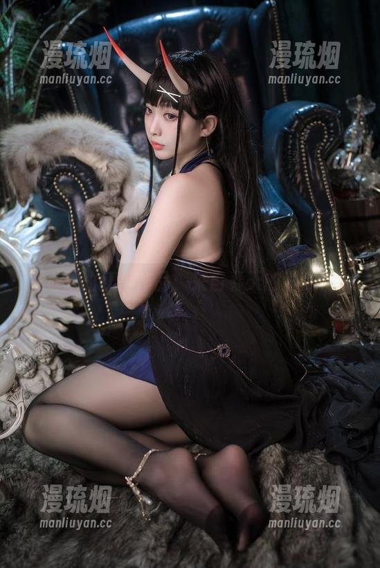 宫本樱 宫本樱的红裙作品:来自春天的洒脱情书