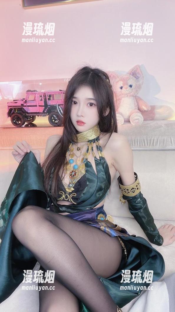 小小奶瓶儿 小小奶瓶儿的内衣作品,图片里藏着哪些不能说的暗示?