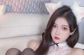 在丝袜的世界里遨游！小小奶瓶儿邀你免费下载。