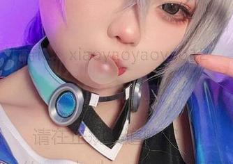 草地、阳光和她的小瑶幺幺——无圣光中的棉袜写真