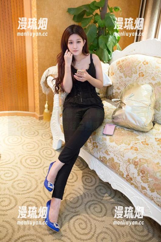 推女郎-吻熙 推女郎 - 空姐风情无限:吻熙图包带你领略轻盈魅惑