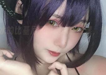 是青水的比基尼原图：水波荡漾，性感自然来