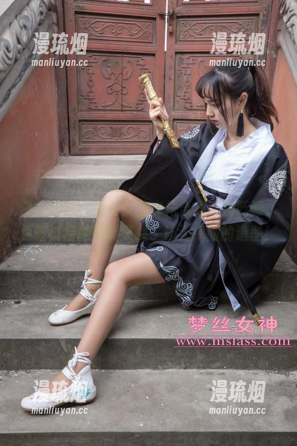 梦丝女神-莹仙女 梦丝女神 - 莹仙女连衣裙合集:别眨眼,更新过后她可能又换了让人捧腹的造型!
