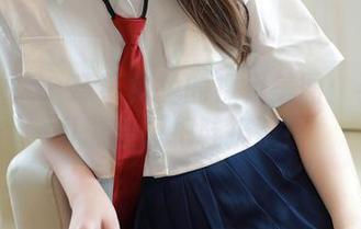 模范学院 - 草莓兔兔的裸足美图：看完你可能会想把鞋扔了！