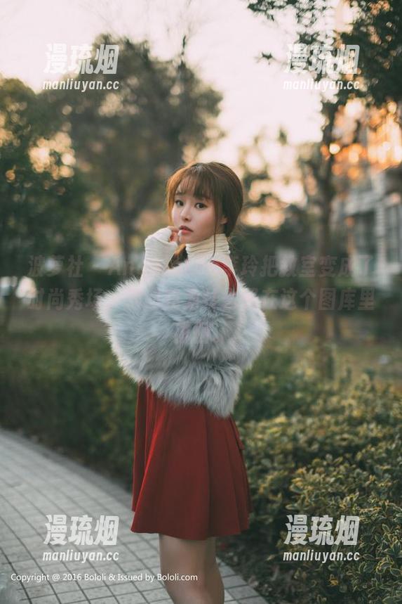波萝社 - AngelaLee李玲把教室变成了时尚秀场，别问我为什么又在这个图库里徘徊。