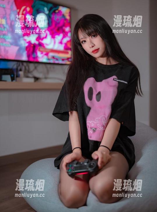 海克斯科技小蛋糕 海克斯科技小蛋糕带你领略姐姐的裸足,最新原图更新了!