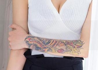 爱尤物 - 水手服全套写真，静一的镜头下总有种微妙的引力。