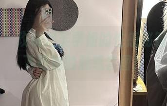 微密圈 - 玫桃泡芙学姐的性感秘籍，快来下载她的魅惑套图！