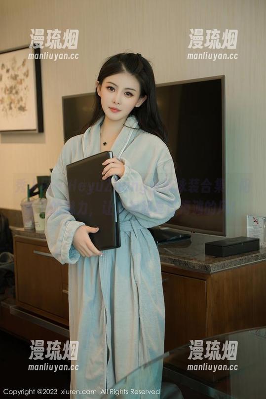 秀人网-HeyuZhang 秀人网 - HeyuZhang最新泳装合集:阳光下的魅力,让人想起夏日海滩的风!