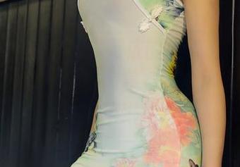 秀人网 - 当MOON嘉依的夏天遇上私拍，图包里的每一张都像是在炎热中吞下一口冰淇淋！