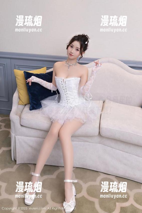 秀人网 - 戴渃欣内衣大揭秘：作品集里的秘密等你来发掘，赶紧下载！