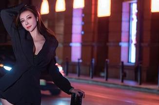 秀人网 - 白芷yy的女王写真，简直是梦中的美好，心中感慨万千。