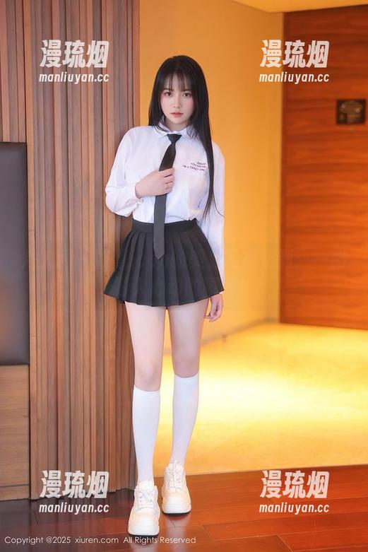 秀人网 - 筱慧icon的美足写真定制：一脚踏入心动的瞬间！