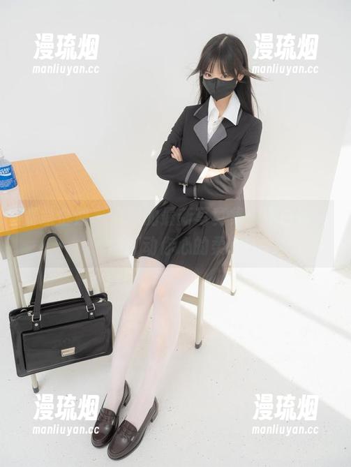 紧急企划-小恩 紧急企划 - 小恩的最新写真集:厚白丝,能打动你心的柔软