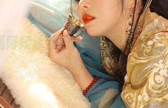 苏嫣嫣阿姨泳装图库：这里有你想象不到的夏天