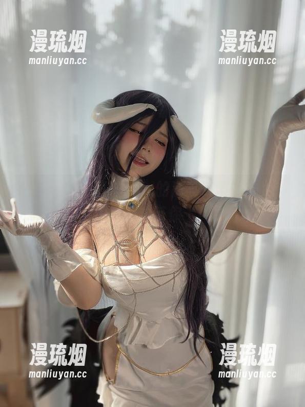 葱油饼er 微密圈 - 在葱油饼er的浅紫幻境中散步,图片合集带你飞!