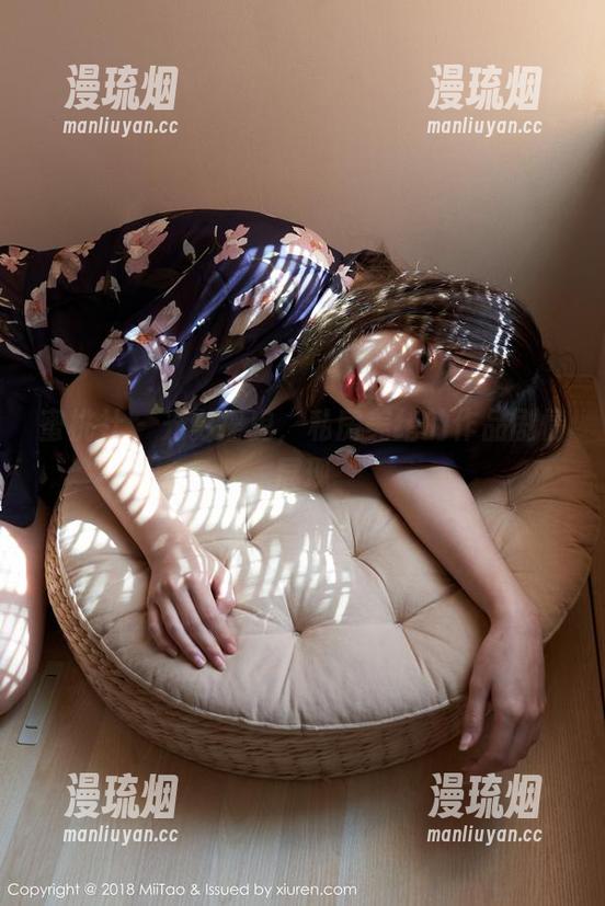 蜜桃社-美绪 蜜桃社 - 光影摇曳,私房美绪的作品剧情展现