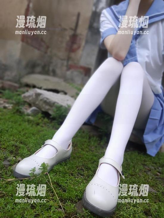 西尔酱 西尔酱黑丝校服合集:这图册让我的屏幕都变热了!