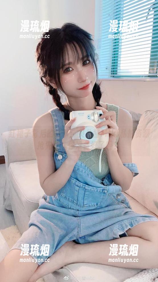 贝儿酱Miki 红裙子背后的故事:贝儿酱Miki私拍资源抢先看,你准备好了吗?